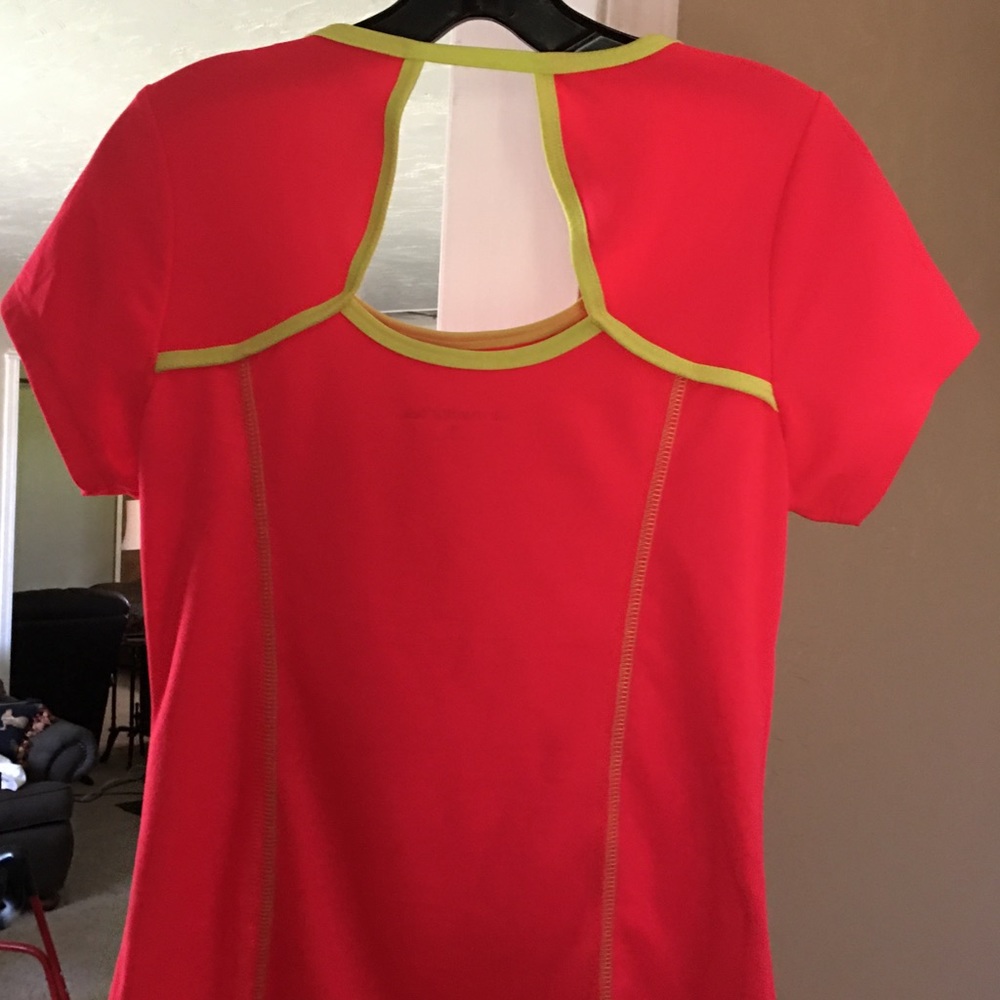 Cute athletic top. Size medium.